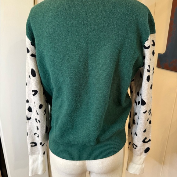 MINKPINK Green Crewneck Sweater with White snow Leopard-Print Sleeves Sz M - Picture 3 of 3